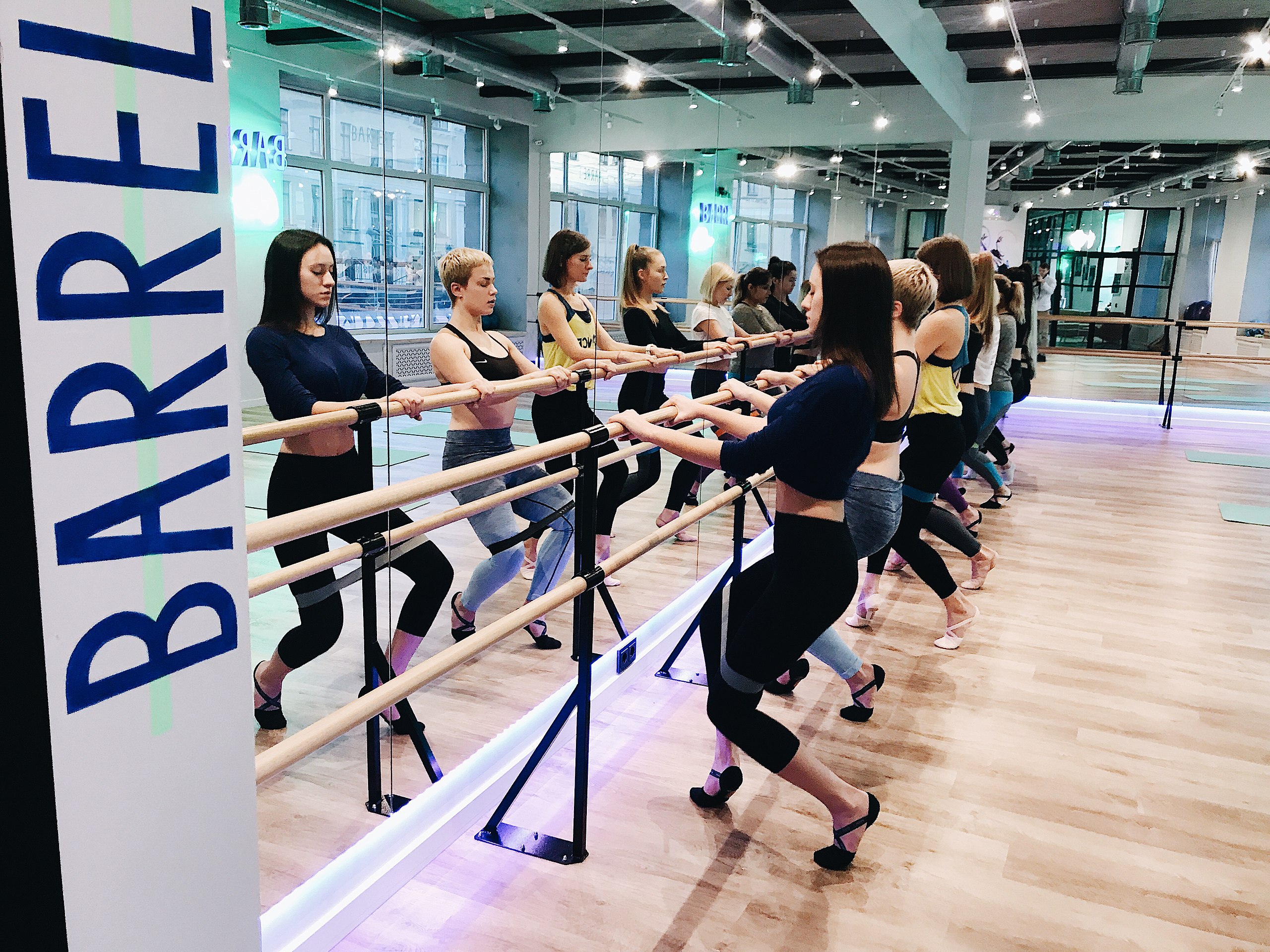 How does barre training help in the body contouring process?