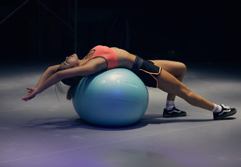 Fitness with a ball – examples of exercises for the whole body