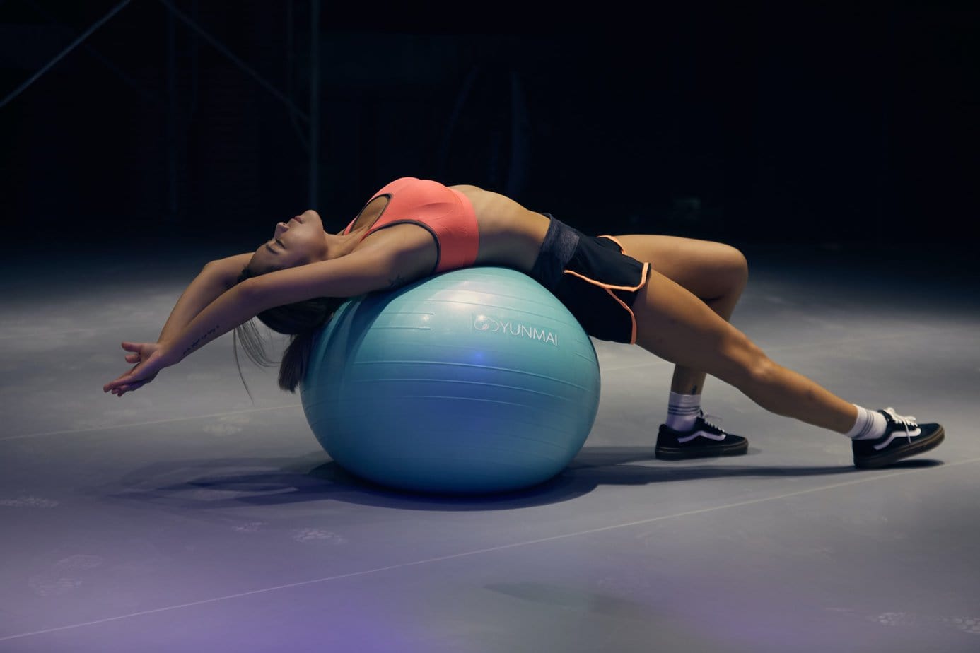 Fitness with a ball – examples of exercises for the whole body